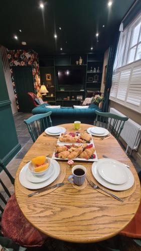 ห้องอาหาร, Samuels' a duplex apartment by Spires Accommodation in Lichfield City Centre in ลิชไฟลด์