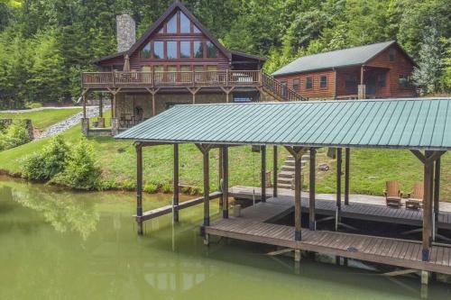 Lakefront Haven on Watts Bar in Ten Mile, USA