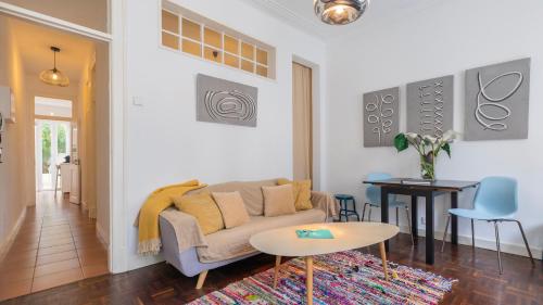 Private Terrace 2BDR Apartment by LovelyStay, Lisbona