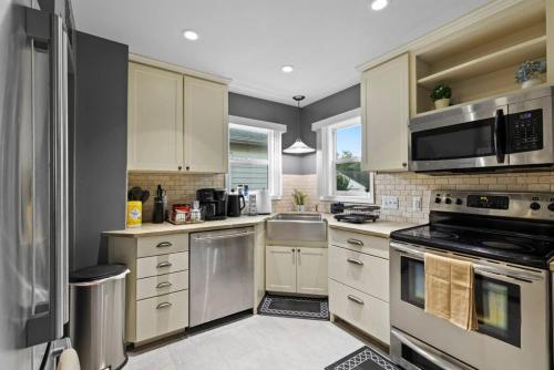 Elegant Luxury Home in Downtown Royal Oak Birmingham in Berkley, USA