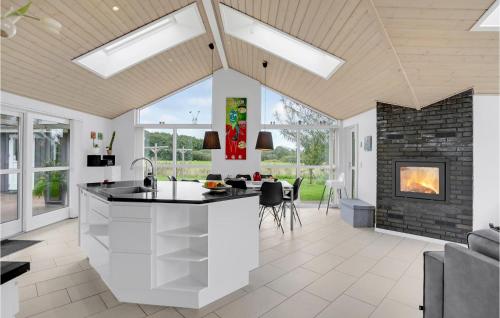 Kitchen, Lovely Home In Haderslev With Sauna in Flovt