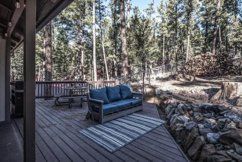 A Climbing Cub 2 Bedroom WiFi HDTV Fireplace Grill Sleeps 6 - image 7