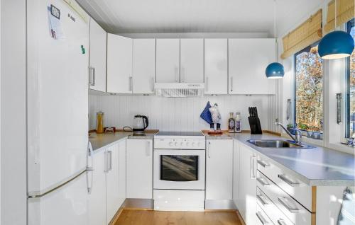 ห้องครัว, Beautiful Home In Glesborg With Wifi in เฟียลเลอรูป