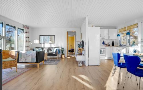 ห้องครัว, Beautiful Home In Glesborg With Wifi in เฟียลเลอรูป