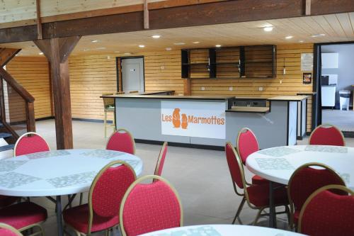 . Hébergements le Camp d'Auneau - Les Marmottes