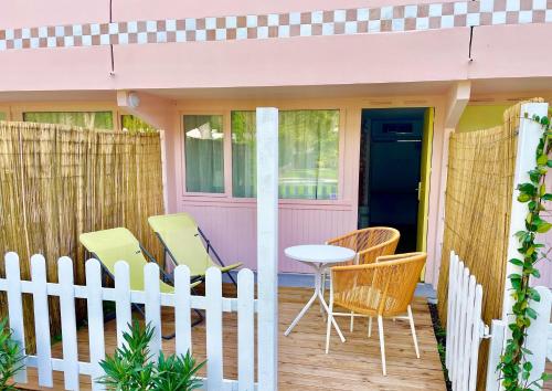 Hollywood Hotel Cannes -ex Kyriad- Room Type - Superior Room - 1 Room - 1 King Bed