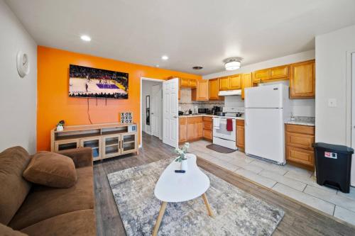 Stylish Comfort 1BD for Your Perfect Getaway Mins Walk to Downtown Ferndale in Ferndale, USA