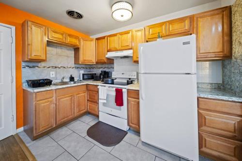Stylish Comfort 1BD for Your Perfect Getaway Mins Walk to Downtown Ferndale in Ferndale, USA