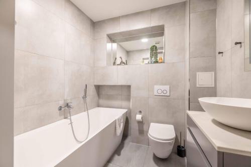 Modern 2 Bed Oasis - Private parking & Garden - By Tempstay, Windsor (foto 4)