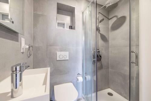 Modern 2 Bed Oasis - Private parking & Garden - By Tempstay, Windsor (foto 9)