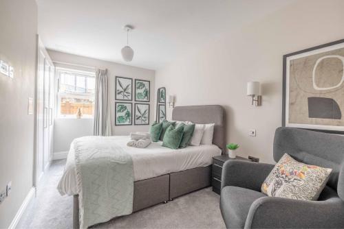 Modern 2 Bed Oasis - Private parking & Garden - By Tempstay, Windsor (foto 3)