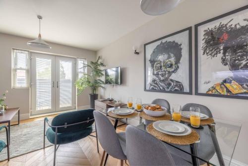 Modern 2 Bed Oasis - Private parking & Garden - By Tempstay, Windsor (foto 7)