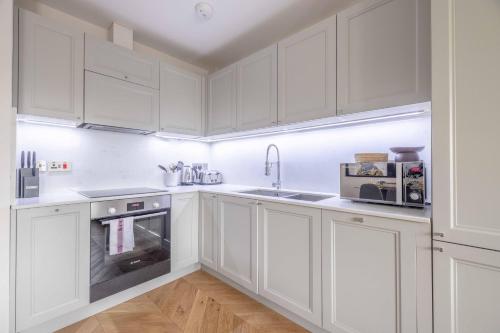 Modern 2 Bed Oasis - Private parking & Garden - By Tempstay, Windsor (foto 6)
