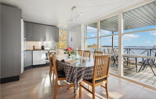 virtuve, Stunning Home In Krusa With Wifi in Ronsheved