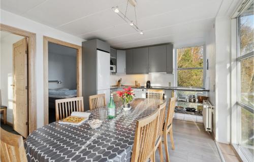 virtuve, Stunning Home In Krusa With Wifi in Ronsheved