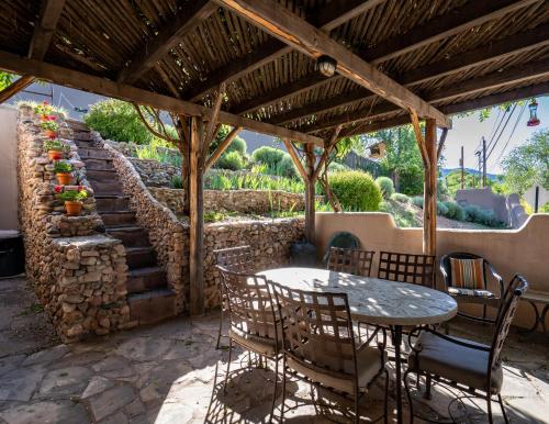 Harmony House 3 Bedrooms 2 wood fireplaces 3 patios - image 6