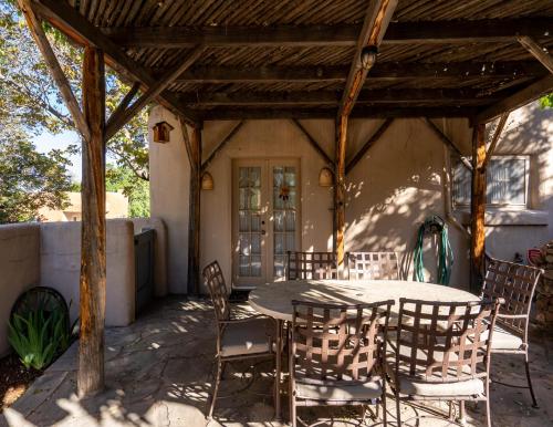 Harmony House 3 Bedrooms 2 wood fireplaces 3 patios - image 2