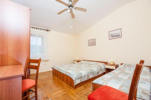 Apartment Ivan - sea view & serenity - image 2