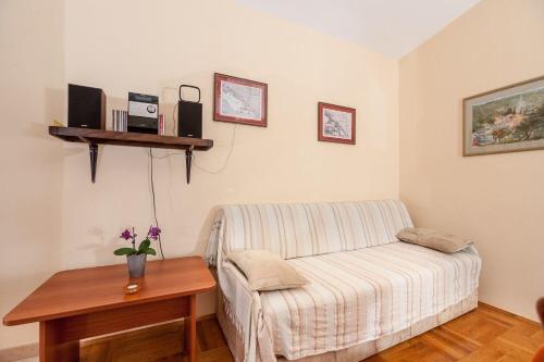 Apartment Ivan - sea view & serenity - image 13