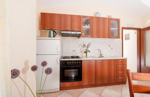 Apartment Ivan - sea view & serenity - image 8