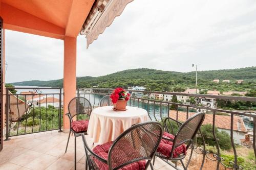 Apartment Ivan - sea view & serenity - image 10
