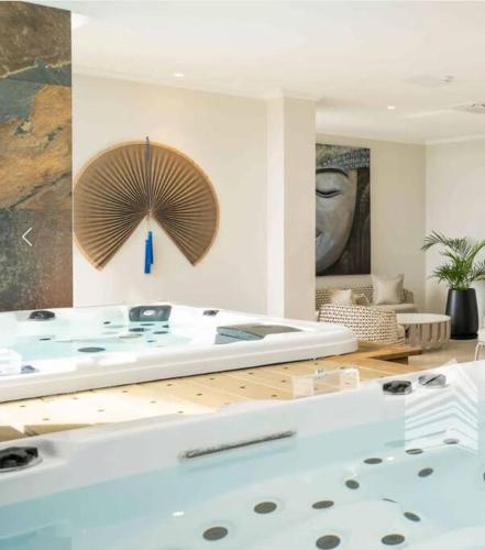 Beautiful view on playa Mansa - Paramount Building in Pine Beach