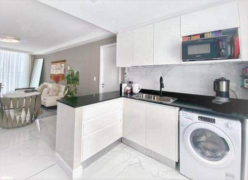 Beautiful view on playa Mansa - Paramount Building in Pine Beach