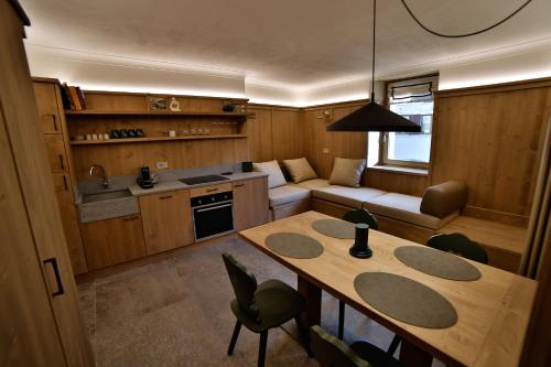 1 queen bed, 1 sofa bed