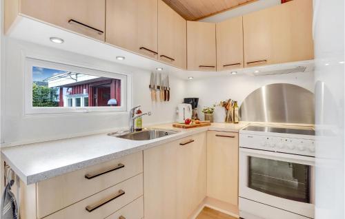 Kitchen, Amazing Home In Haderslev With Wifi in Flovt