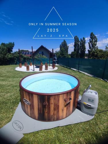 熱水浴缸, Guesthouse and Wellness VINEA in 拉登齊