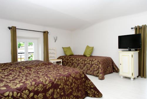 Hotel du Bosquet Room Type - Triple Room
