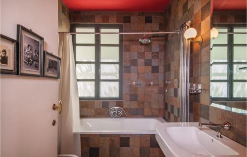 Seven-Bedroom Holiday Home in Perugia - image 8