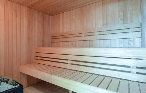 Bany calent, Nice Home In Ejstrupholm With Sauna in Ejstrup