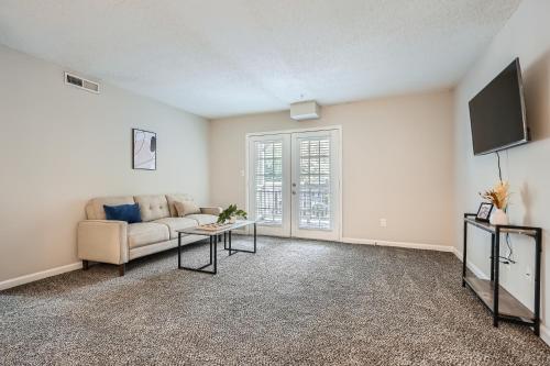 Crest At East Cobb 1812 Comfort, Spacious 2bd 2bt in Marietta, USA