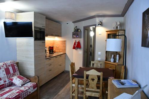 Kitchen, Studio La Plagne Aime 2000 Paquebot Des Neiges Vue Pistes in La Plagne