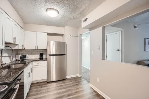 Crest At East Cobb 1812 Comfort, Spacious 2bd 2bt thumb 2