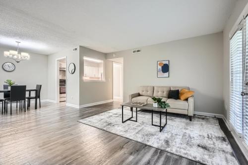 Crest At East Cobb 1822h Comfort Spacious 2bd 2bt in Marietta, USA