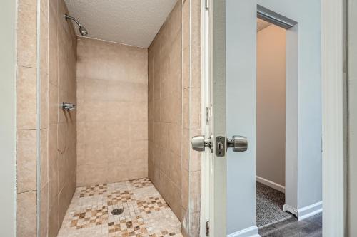 Crest At East Cobb 1812 Comfort, Spacious 2bd 2bt thumb 3