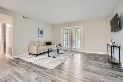 Crest At East Cobb 1822h Comfort Spacious 2bd 2bt in Marietta, USA
