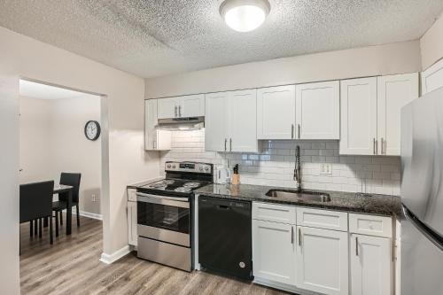 Crest At East Cobb 1812 Comfort, Spacious 2bd 2bt in Marietta, USA