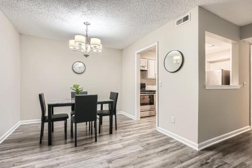 Crest At East Cobb 1822h Comfort Spacious 2bd 2bt in Marietta, USA
