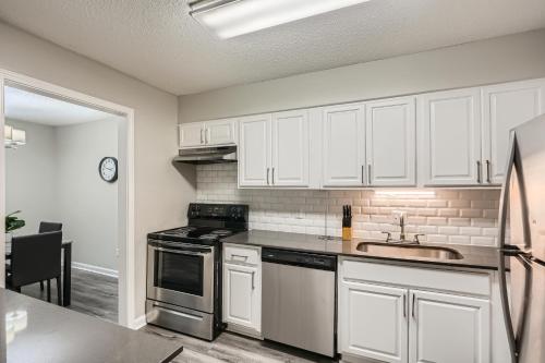 Crest At East Cobb 1822h Comfort Spacious 2bd 2bt in Marietta, USA