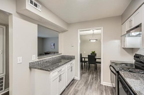 Crest At East Cobb1820e Comfort, Spacious 2bd 2bt thumb 3