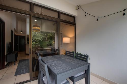 CR MARIPOSA RENTALS Mountain view near pool in 奥罗河