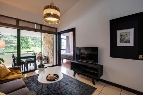 CR MARIPOSA RENTALS Mountain view near pool in 奥罗河