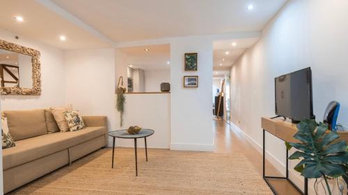 1BDR with Terrace in Alfama Centre by LovelyStay, Lisabon