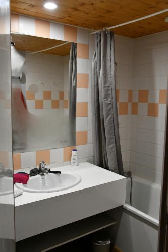 Bathroom, Studio La Plagne Aime 2000 Paquebot Des Neiges Vue Pistes in La Plagne