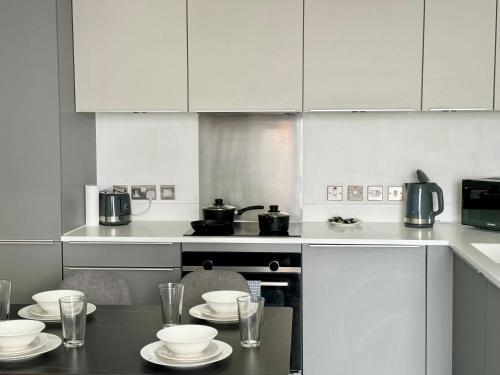 Premium Deals l Last-Minute Stay l 4 min walk to Birmingham Central Library l 18th floor 2 Bed 2 Bath City Centre Penthouse with GYM & Netflix by JVT Short Lets, Birmingham (fotografie 10)