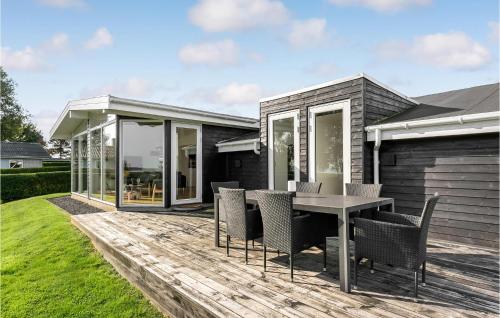  3 Bedroom Beautiful Home In Juelsminde in Sønderby