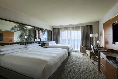 1 king bed, 1 queen bed